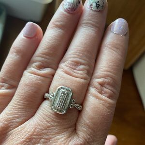 Diamond chip 14k gold ring